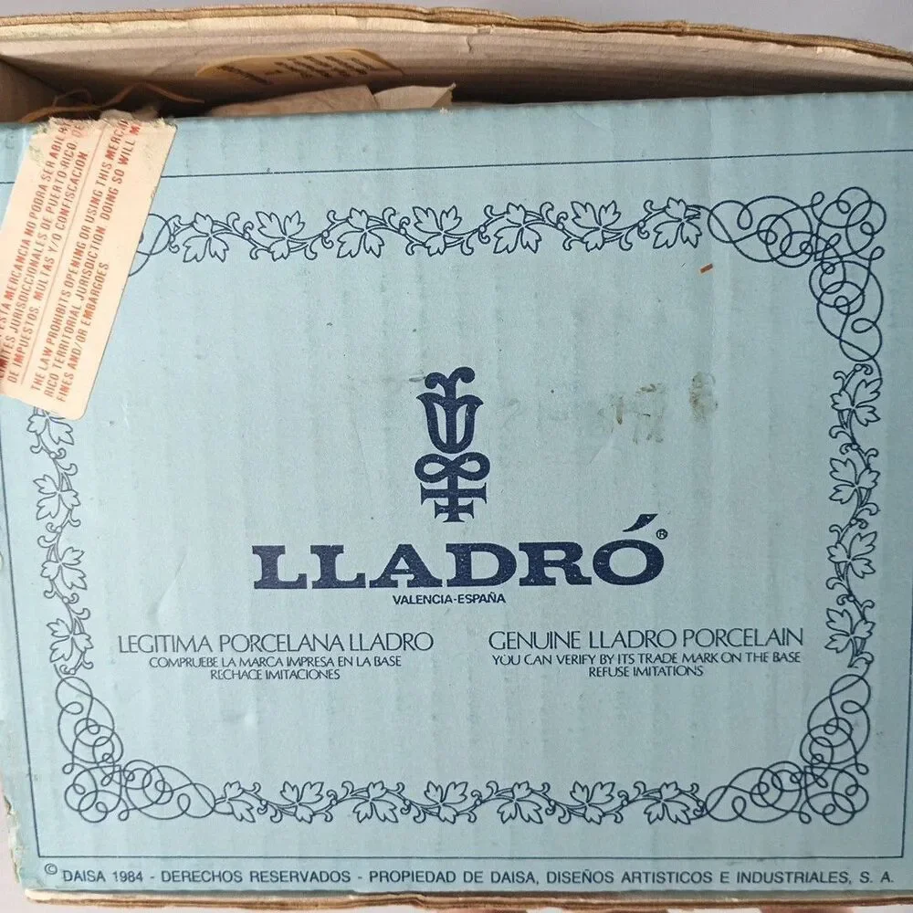 Retired Lladro Following Her Cats #1309 Hand Made In Spain Porcelain Figurine